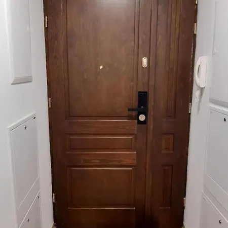 Silent Place In Heart Of Near Main Station Apartament